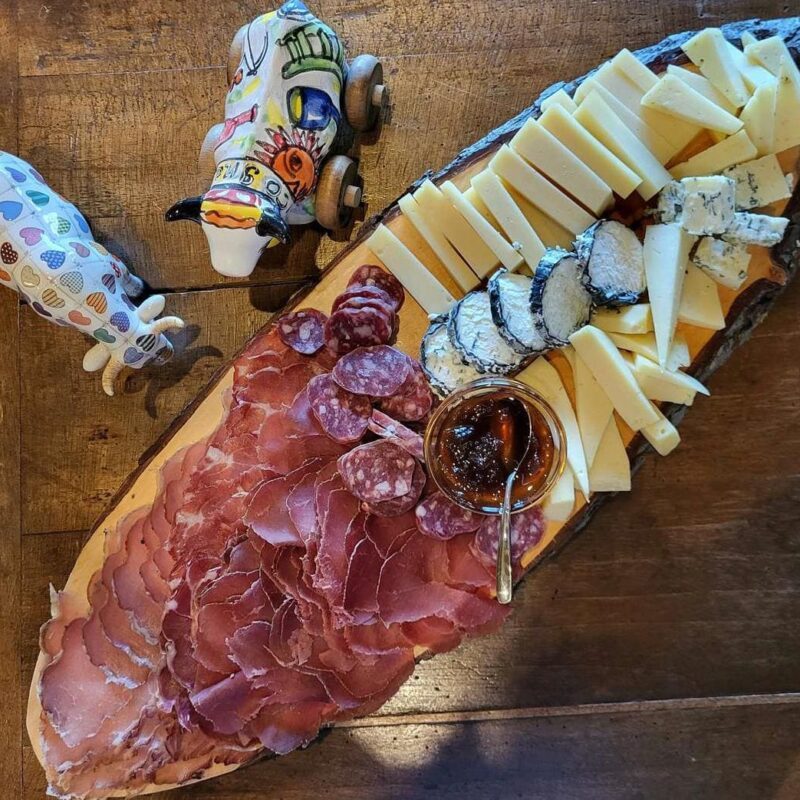 Tagliere di salumi e formaggi della Valle D'aosta