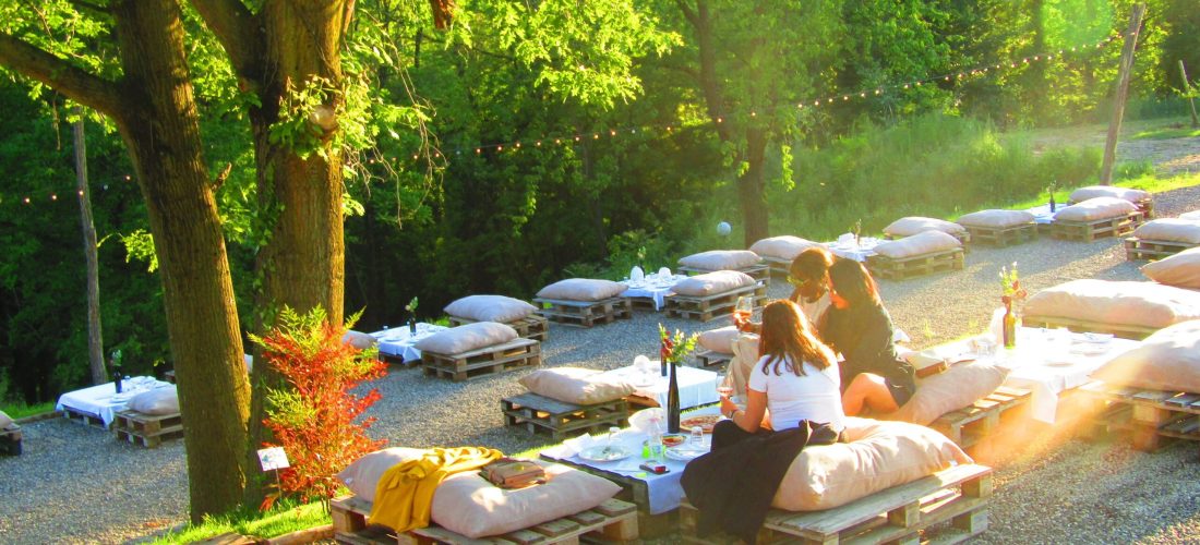 Aperitivo su bancali in collina a San Colombano al Lambro