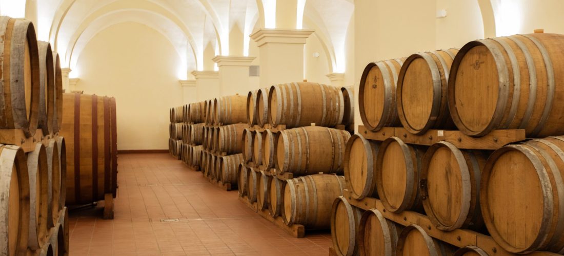 Botti di vino di una cantina trapanese