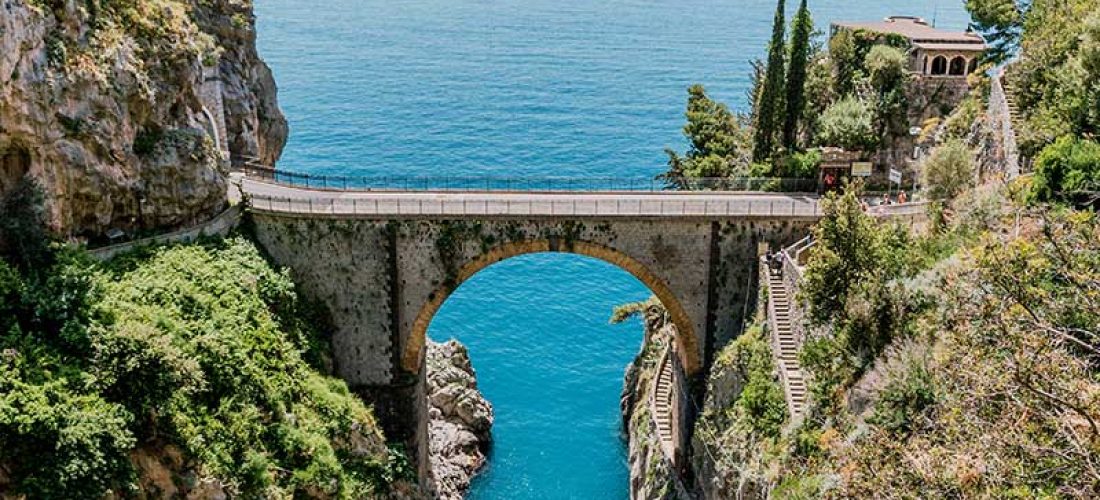 Fiordo sulla costiera amalfitana